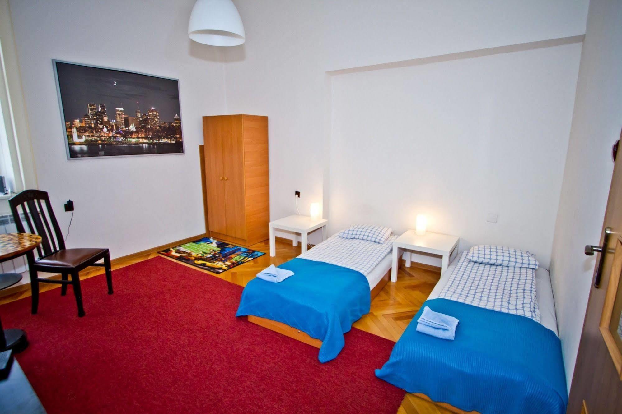 B Movie Guest Rooms Krakow Ngoại thất bức ảnh